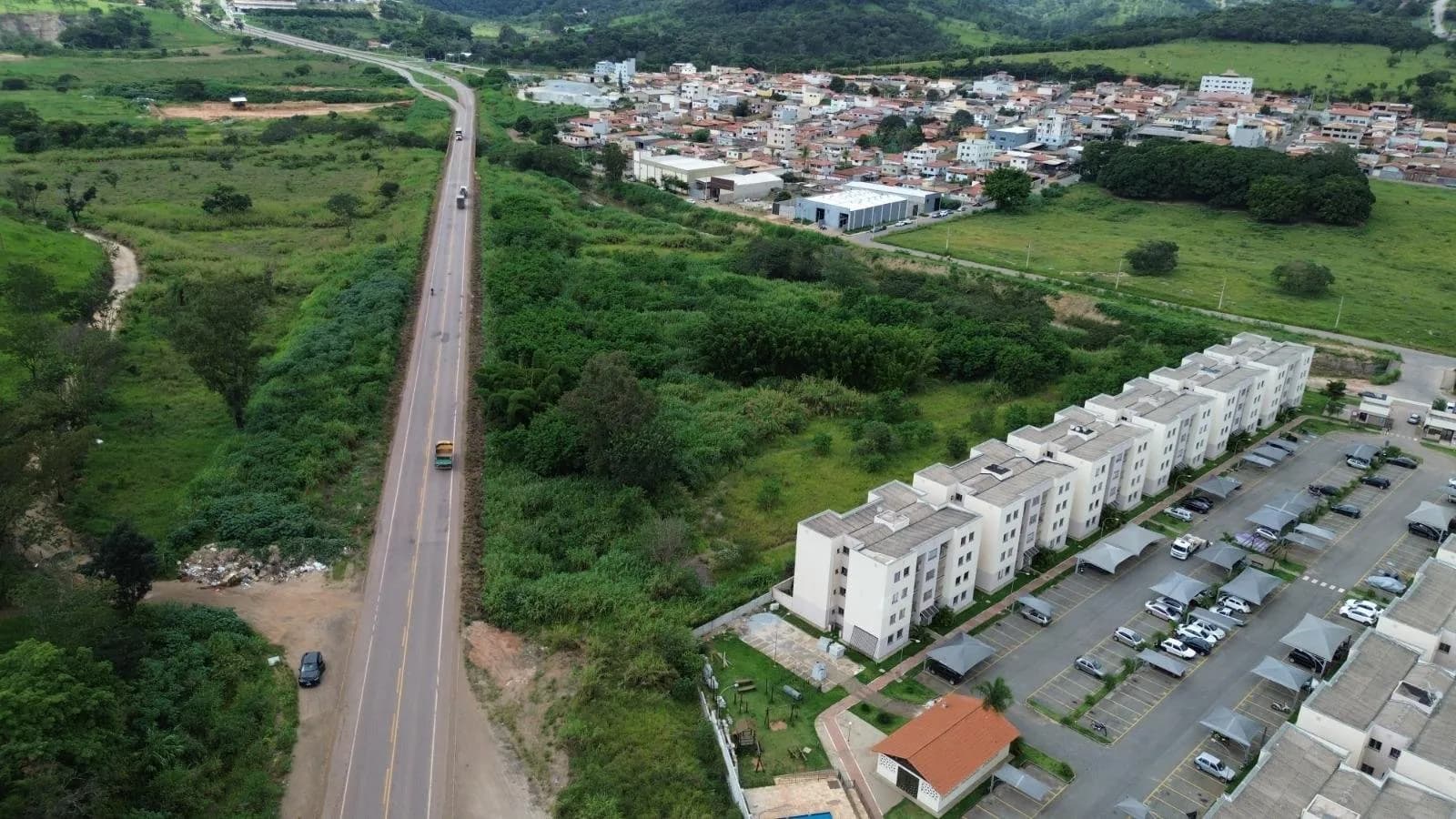 ÁREA AS MARGENS DA RODOVIA MG 431 DENTRO DE ITAÚNA, imagem 1